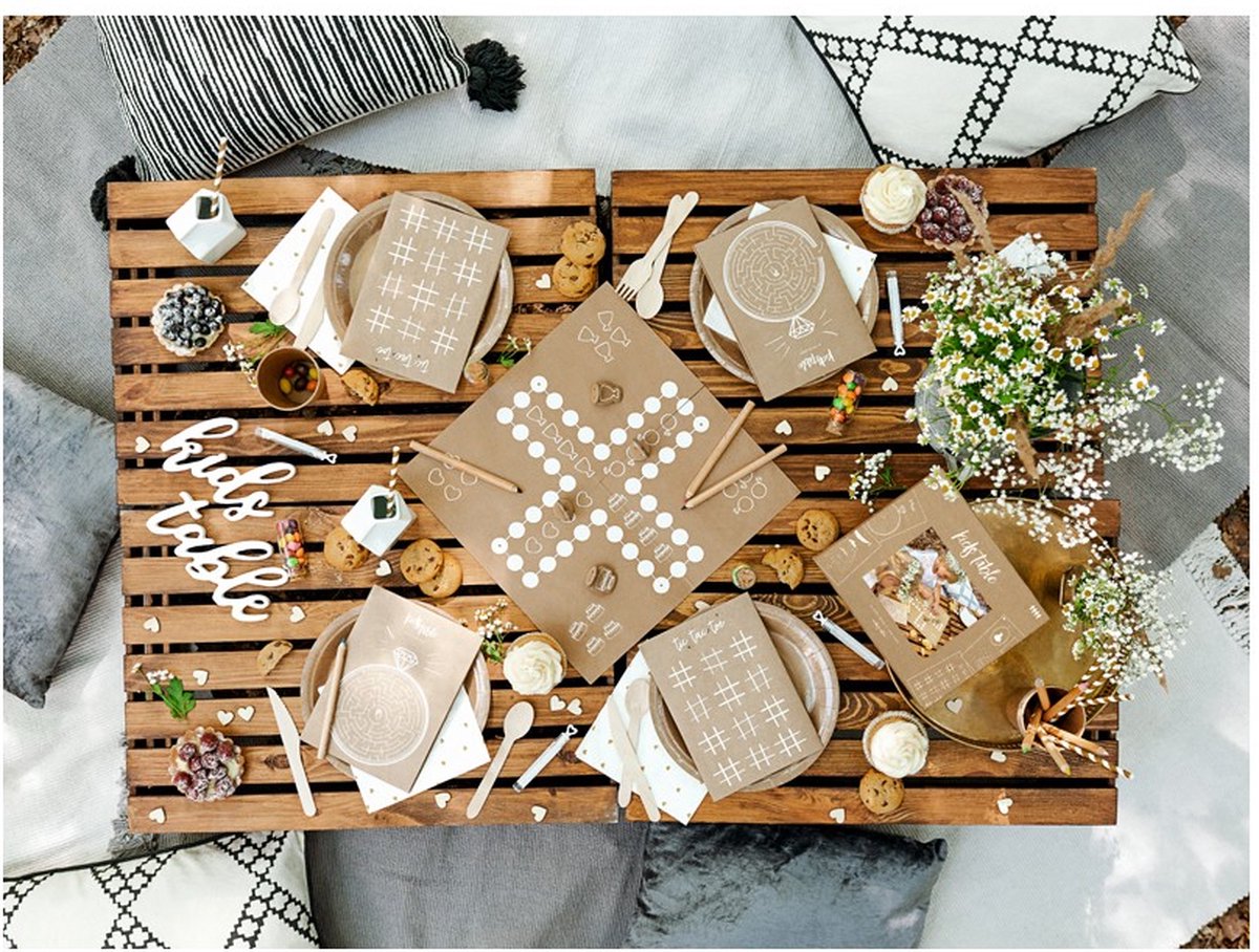 Kids activiteiten | bruiloft | kids table | kinderfeest | feest | Spelletjestafel | Kind